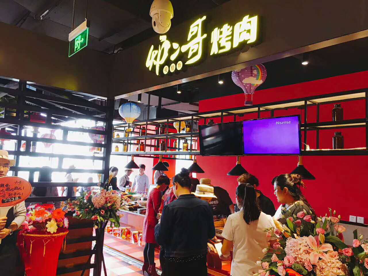 炉二哥烤肉(西宁店)卡座沙发，桌椅由达芬家具标准化定制！